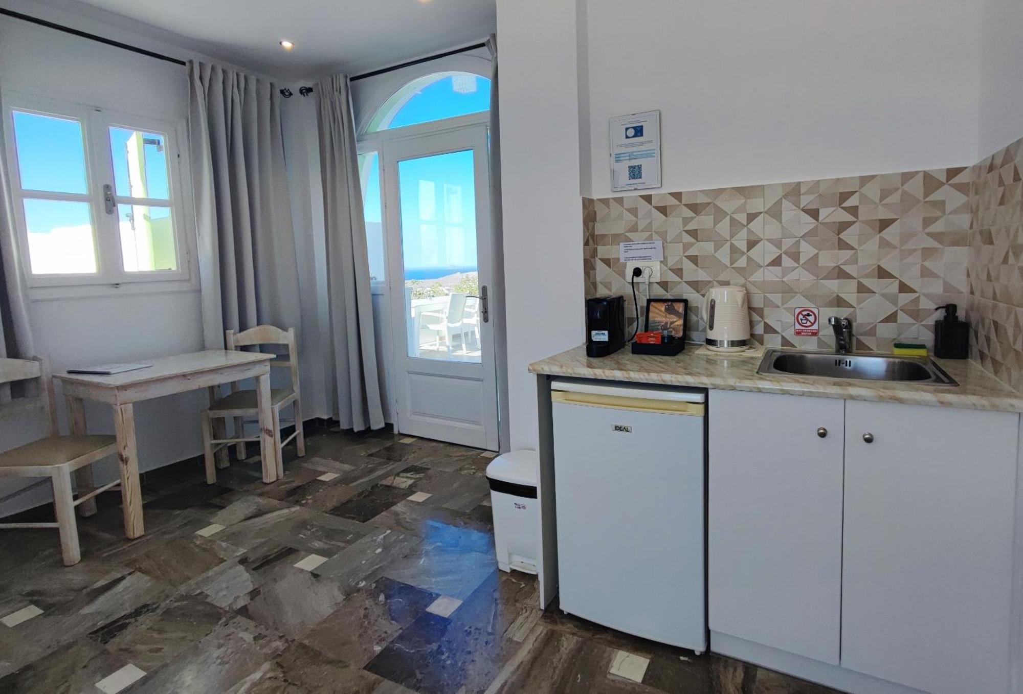 The Cliff Reflections - Adults Only Apartment Megalochori  Exterior photo
