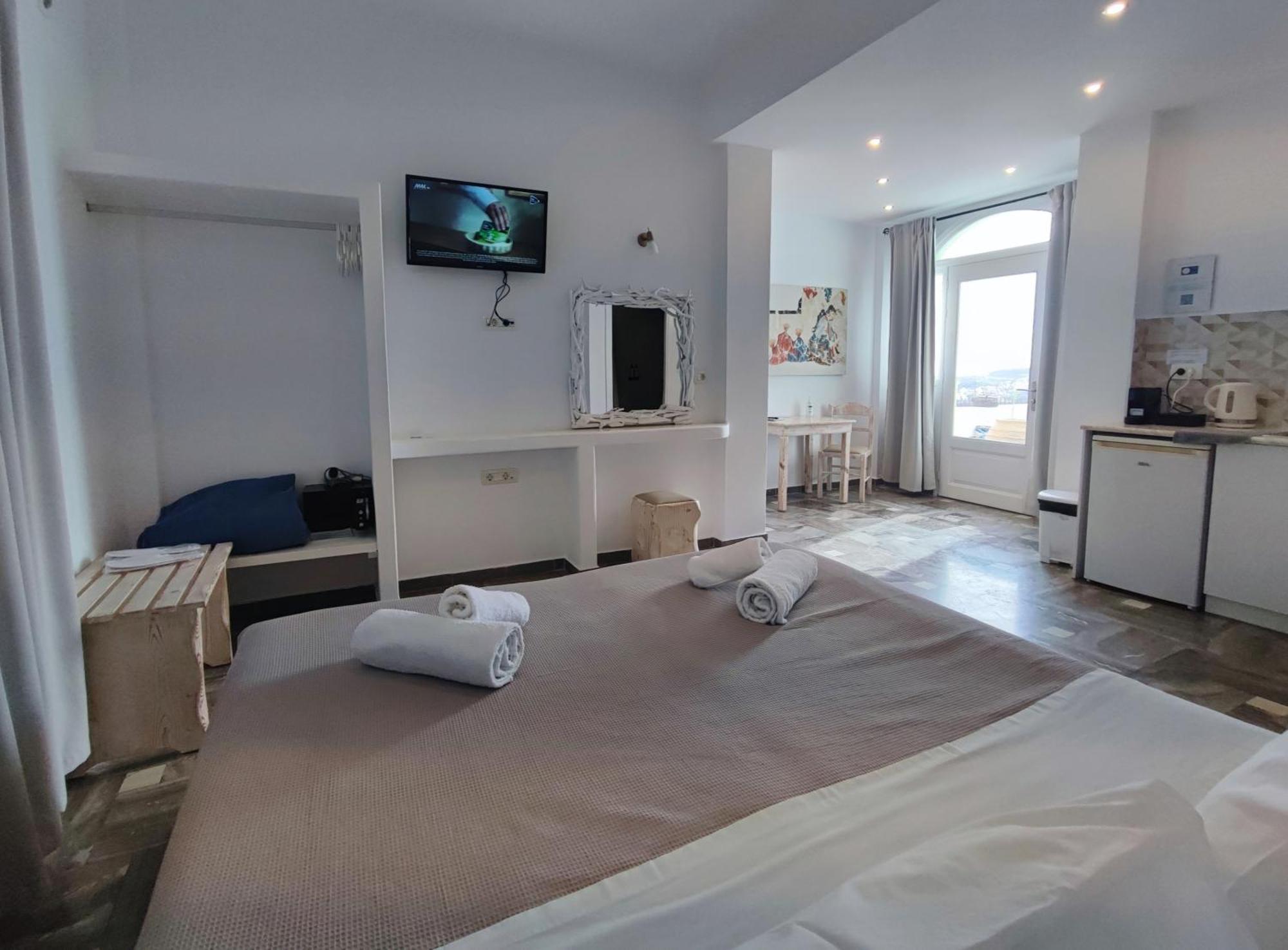 The Cliff Reflections - Adults Only Apartment Megalochori  Room photo