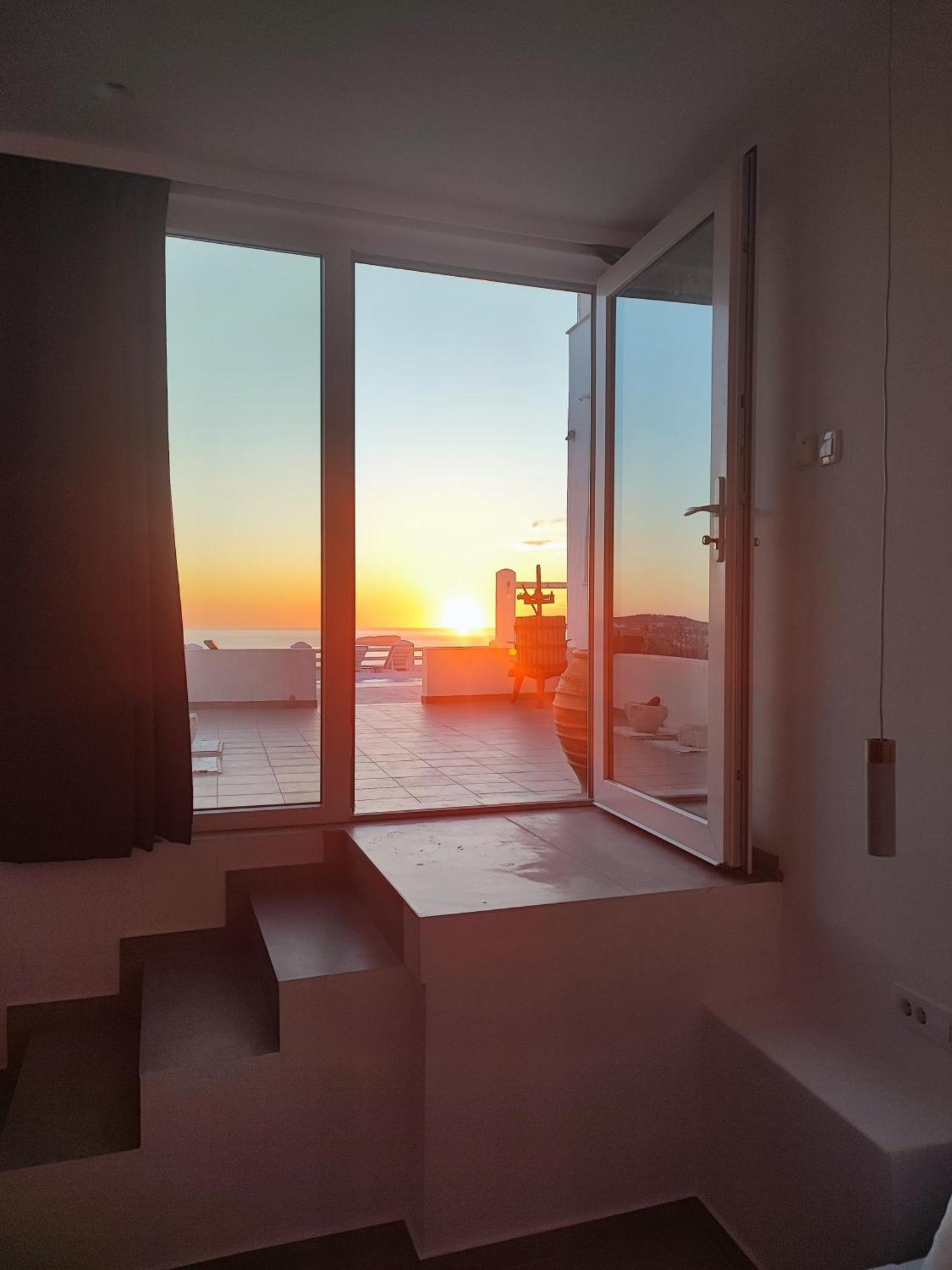The Cliff Reflections - Adults Only Apartment Megalochori  Room photo